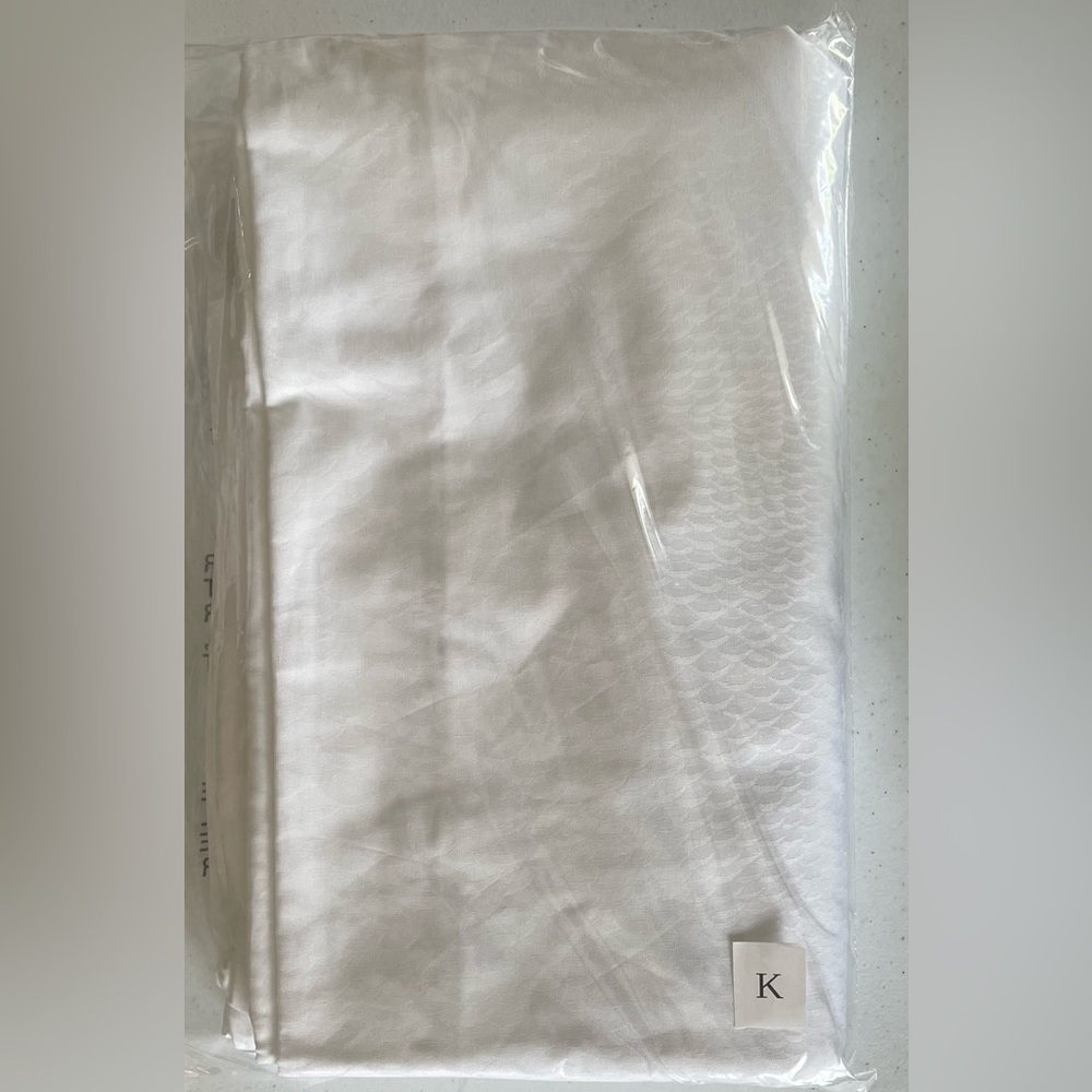 NEW Todd-Avery Lenahan Pisces King Duvet Cover in White for JW Marriott - Picture 2 of 6
